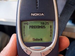 著者撮影：ぼくが使っていた携帯電話